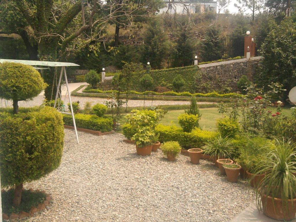 Sapphire Inn Bhīm Tāl Buitenkant foto
