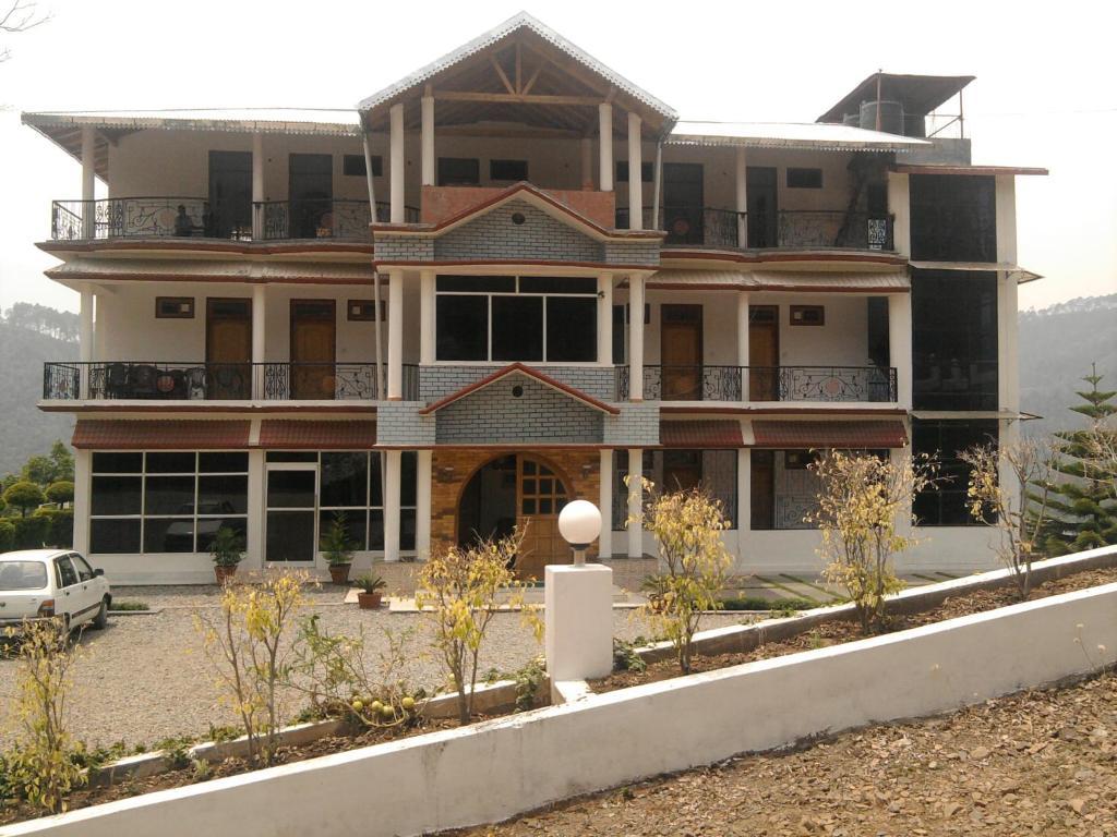 Sapphire Inn Bhīm Tāl Buitenkant foto