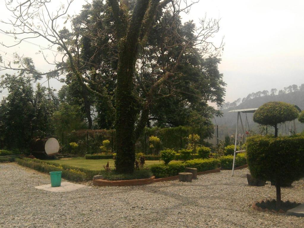 Sapphire Inn Bhīm Tāl Buitenkant foto