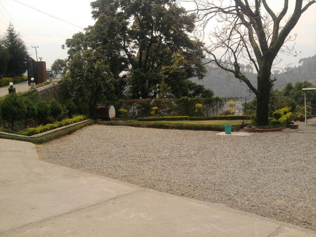 Sapphire Inn Bhīm Tāl Buitenkant foto