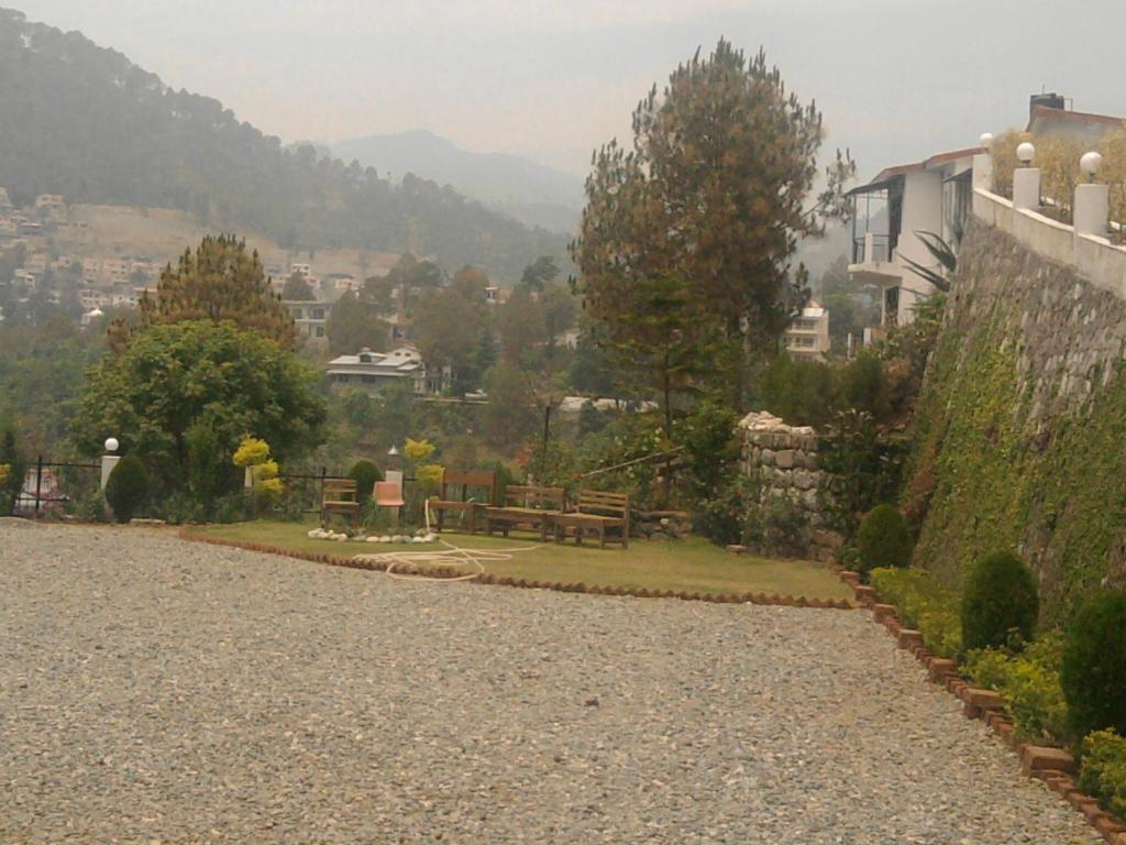 Sapphire Inn Bhīm Tāl Buitenkant foto